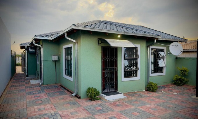 Tshwane House | Khami Guesthouse