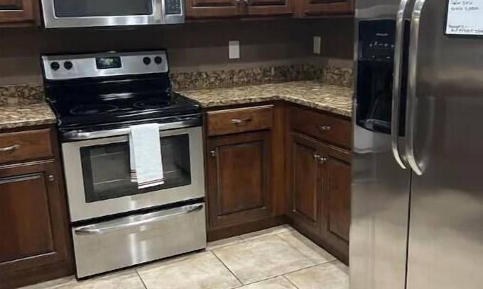 Elizabethtown Apartment | Kick back and relax in this Calm Stylish Spave