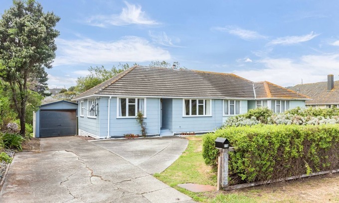 Titahi Bay House | Kick back on Kapiti! Your home away from home, just steps from the beach.