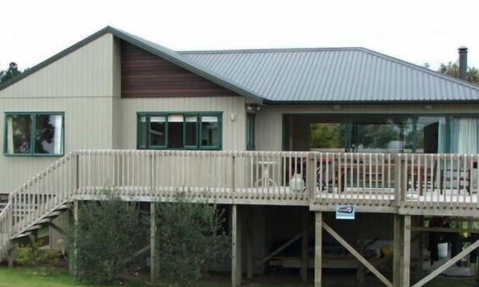 Matarangi Cottage | Kick Back on Karaka - Matarangi Holiday Home