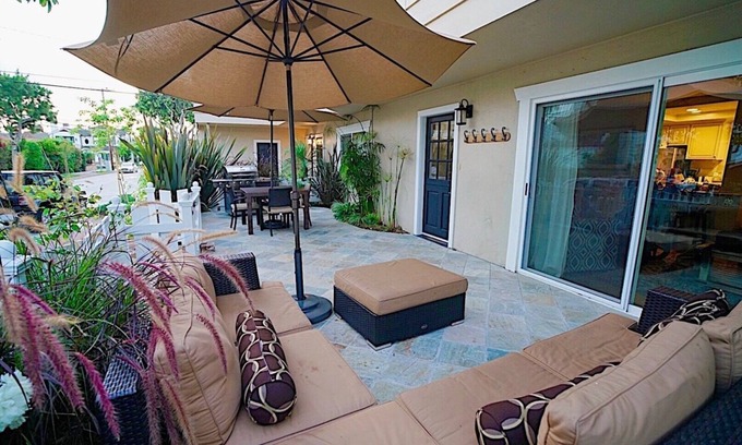 Corona del Mar Condo | Kick back on Large Patio Close Beach & Village Garage