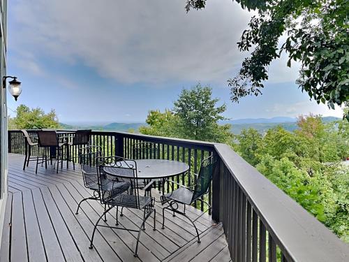 Chalet Village North House | Kickback Kabin