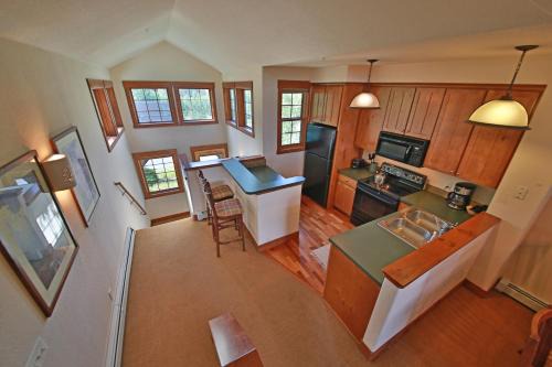 Granby Apartment | Kicking Horse Lodges 4-302