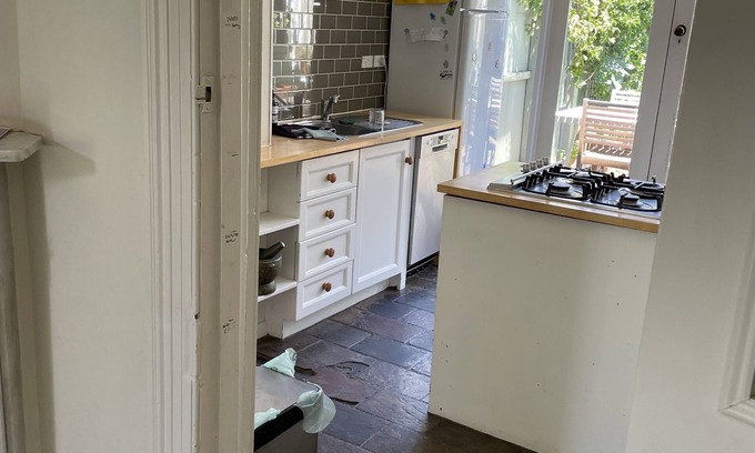 Middle Park House | Kid and dog Friendly two bed House With Parking in Great Location