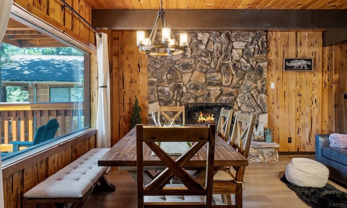 Whispering Forest Cabin | Kids' Choice 5 Star Cabin Near Resorts + Stargazing Decks + A/C + Free Parking