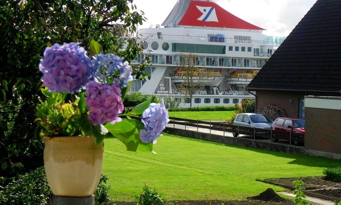 Sehestedt House | Kiel Canal; whole house; clean u. cozy; quiet location, own garden