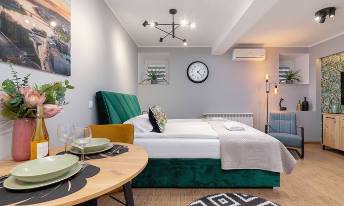 Grzegorzki Apartment | Kielecka Studio With AC by Renters