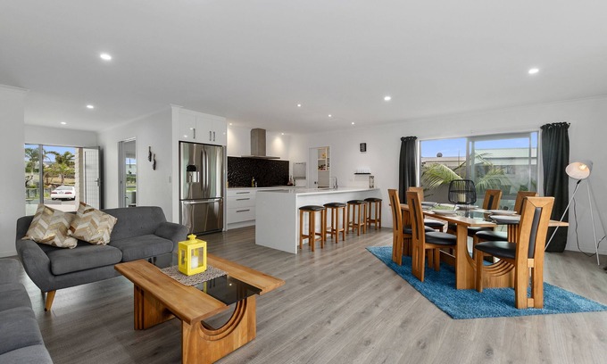 Ruakaka Cottage | Kihi Retreat - Ruakaka Holiday Home