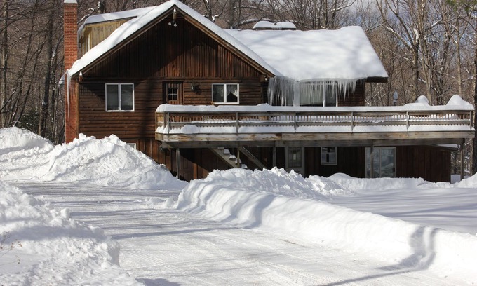 Killington Ski Chalet | Killington Ski Resort Log Cabin Minutes to the Slopes Seasonal Rental
