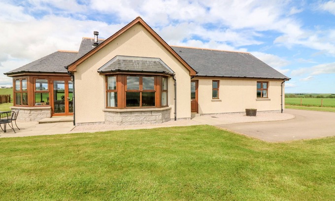 Ellon Cottage | KILNARY COTTAGE, country holiday cottage, with open fire in Pitmedden