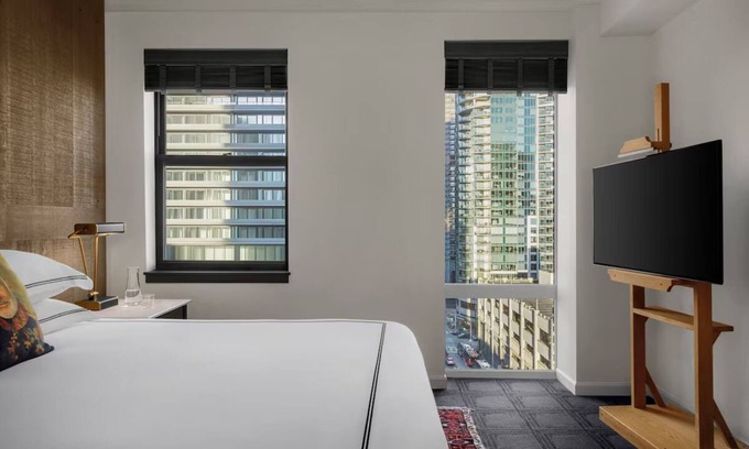 Downtown Seattle Hotel | Kimpton Palladian – 2 City View Rooms with King Bed in Belltown