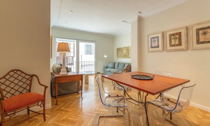 San Lorenzo Apartment | King Alfonso Historic Center Garage