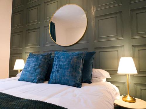 Cathays Apartment | King Bed Apartment by Property Promise