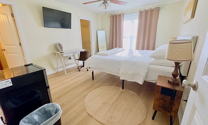 Statesboro House | King bed; Attached Bathroom; smart TV