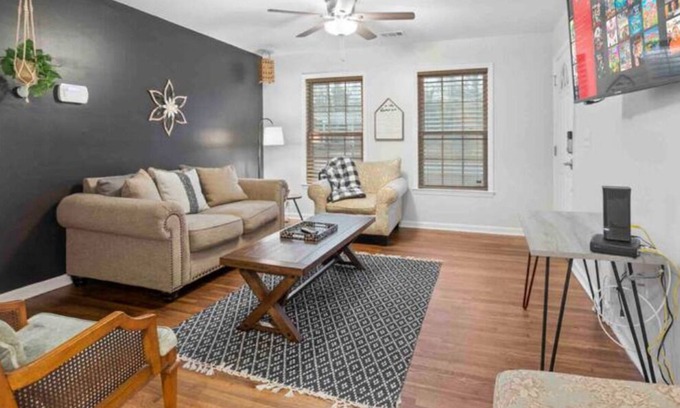 Newnan House | King Bed, BBQ Grill
