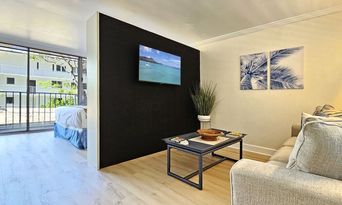 Diamond Head - Kapahulu - St. Louis Apartment | King Bed Diamond Head Beach Hotel Studio Apt.