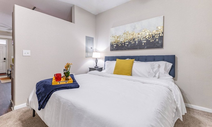Huntsville Apartment | King Bed, Free Parking, Fast WiFi, Gym