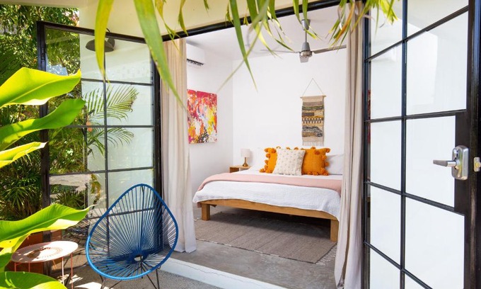 San Francisco Apartment | King bed, Kitchenette, Air Conditioning, Pool, Fast WiFi - Aire at Casa Calavera