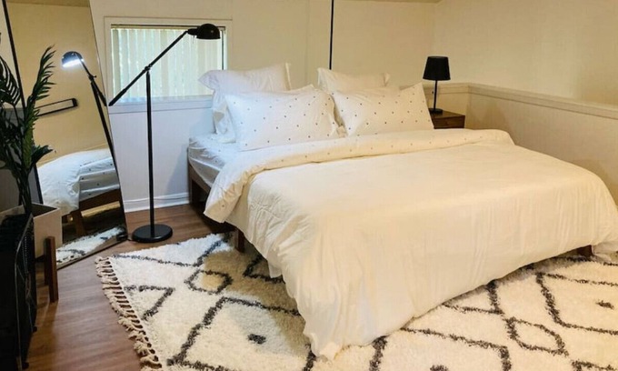 Hillcrest Apartment | KING BED Midtown 2 Story Loft