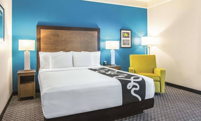 Orlando Hotel | King Bed, Non- Smoking at La Quinta Inn & Suites by Wyndham Orlando UCF