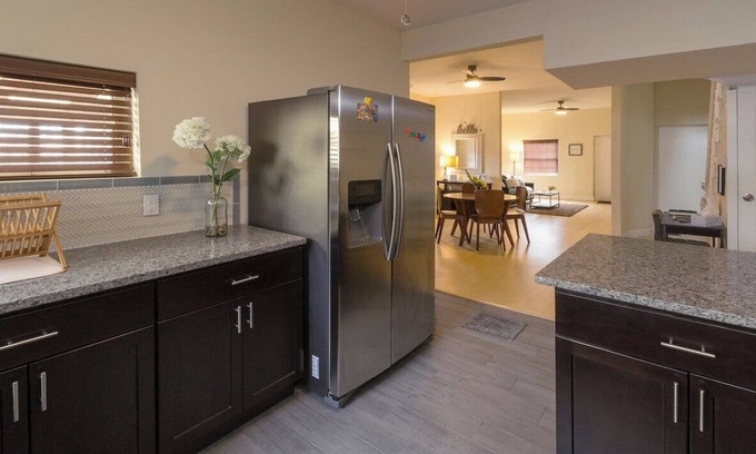 Bloomfield House | King Bed - Quiet West Penn - Parking - Pets Considered