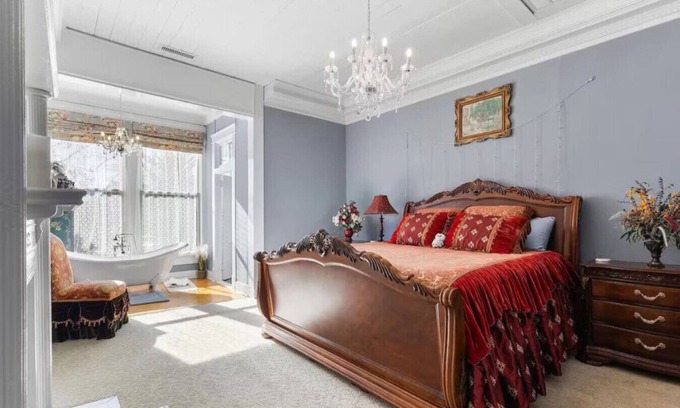 Anderson House | King Bed Retreat | Anderson Home w/Yard & Events