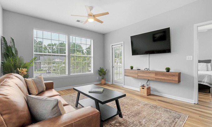 Carolina Forest Condo | King Bed - River Oaks Golf Club W/D, Pool, Hot Tub Clean!