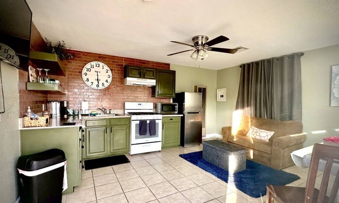 Downtown Redlands House | King Bed | Travel | Work | Dog Friendly