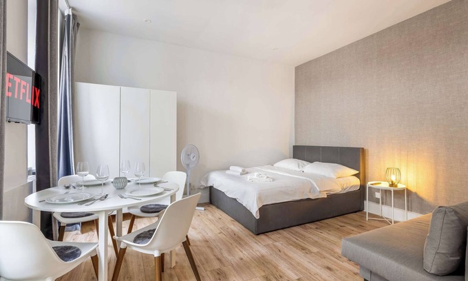 Rudolfsheim-Funfhaus Apartment | King Bed | Vienna City Hall | High Speed Wifi