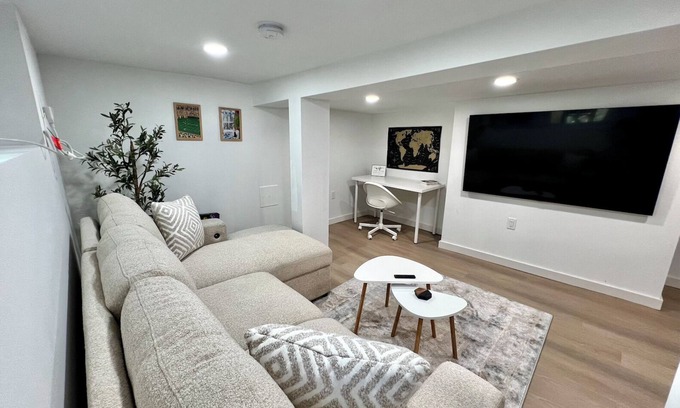 The Heights Apartment | King bed, W/D, Patio, Self Check in, Steps to NYC, Brand New!