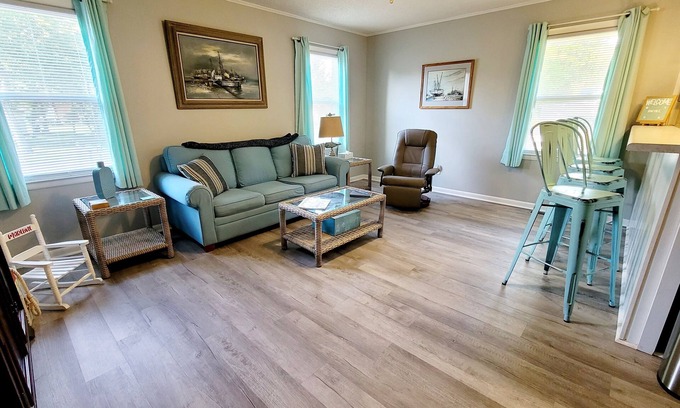 Newport House | KING bed-Walk to Food & Entertainment in Downtown Newport