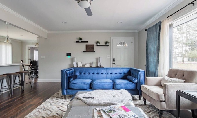 Belvedere Park House | King Bed + Wine Fridge + WFH Workspace + Pets