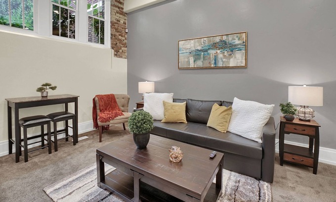 Joaquin Apartment | King Bed ★ Work Remote ★BYU ★ W/D ★ Desk