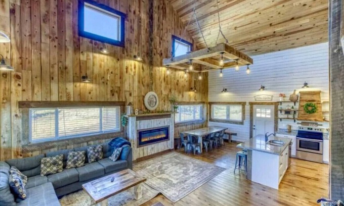 Zion National Park East Entrance House | King Beds for All Next to Zion