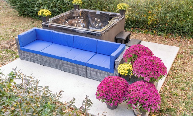 Winston - Salem House | King Beds Hot Tub Arcade Grill & Firepit
