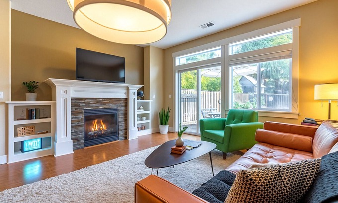 Bull Mountain House | King Beds, Quiet Neighborhood, Near It All