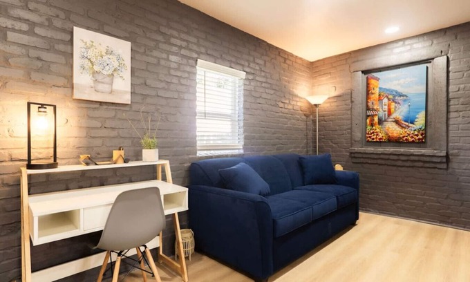Dunlap House | King Comfort | Bright & Modern 1BR Stay in Dunlap