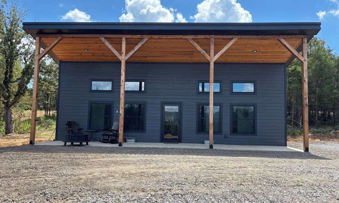 Clarksville Cabin | King Cullen Cabin - Brand New In Charming Clarksville, Arkansas