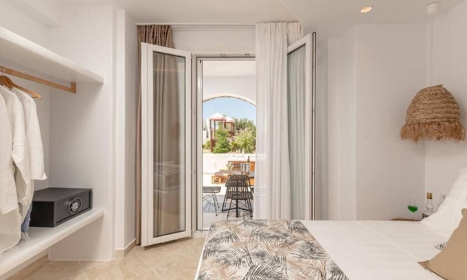 Plaka Apartment | King Deluxe Suite Side Sea View