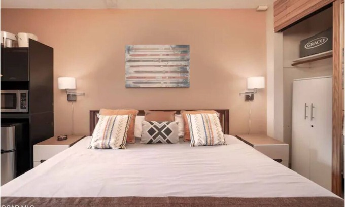 Granby Apartment | King-Granby. Near Grand Lake & Rocky Mtn National Park. Hot Tub & Pool.