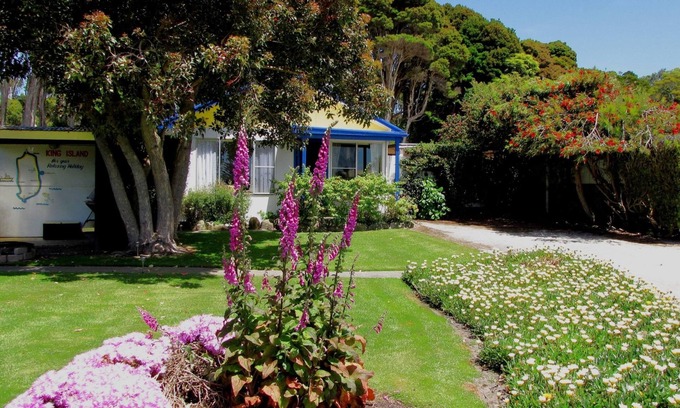 Naracoopa Cottage | King Island Accommodation Cottages, provide a peaceful & relaxing stay.
