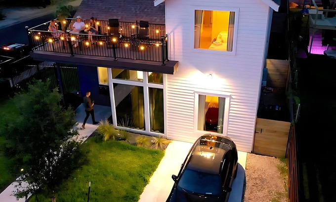 East Cesar Chavez House | King Kasa 6 Bedroom Walk 6 min to Rainey St