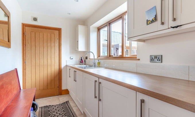 Monmouth House | King Offas Lodge - Four Bedroom House, Sleeps 8