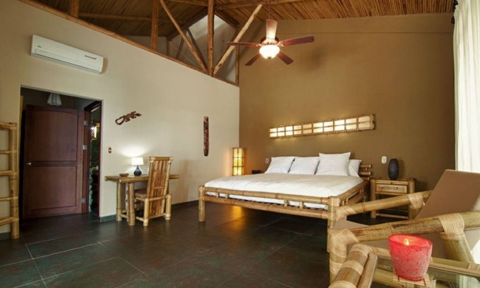 Parrita Resort | King Room en Hotel Clandestino.