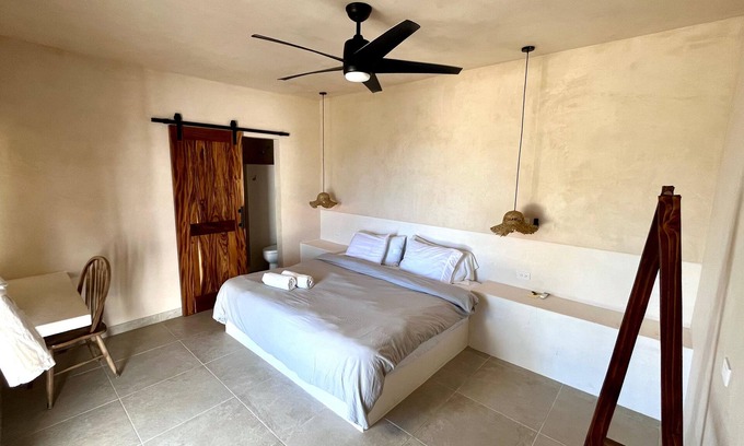 La Ventana Apartment | King Room #8 with Partial Sea View, Fast Wifi and Laptop friendly