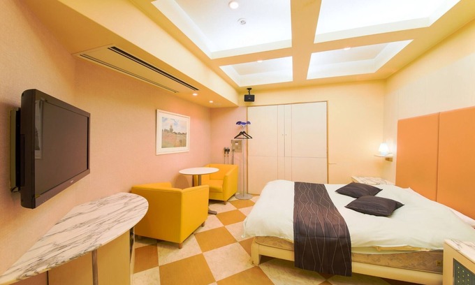 Uehonmachi Hotel | King room with extra bed/Osaka Ōsaka