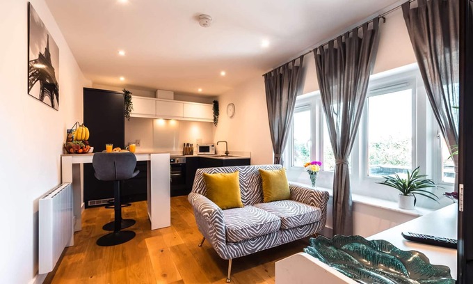 Martin Apartment | King's House 4