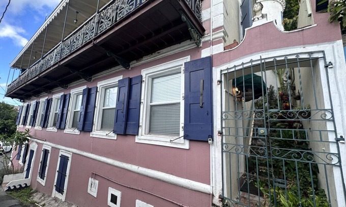 Estate Queens Quarter House | King's Lighthouse #1: 3 BR Historic Estate
