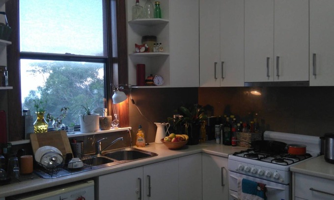 Maroubra House | King Single Room with Sea Views in Vegetarian Home