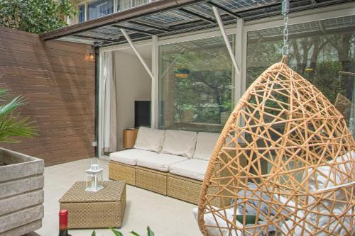 El Golf Apartment | King-size bed with terrace and Air Conditioning!